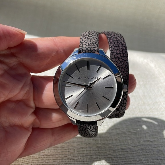 MICHAEL KORS Slim Runway Silver-Tone and Leather Wrap Watch - Picture 4 of 8